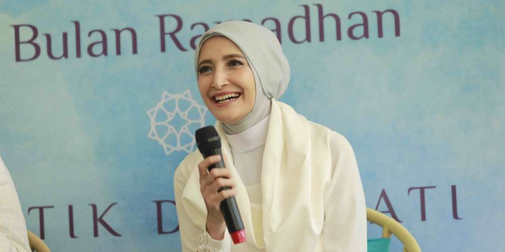 Sebarkan Senyum Kecantikan Lewat 4 Tren Makeup Ramadan