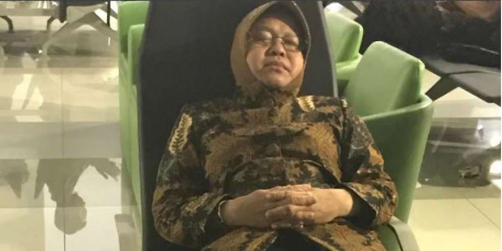 Foto Walikota Risma Nginep di Bandara Soetta Jadi Viral