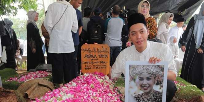 Curhatan Rasyid Rajasa di Atas Makam Istri Bikin Sedih