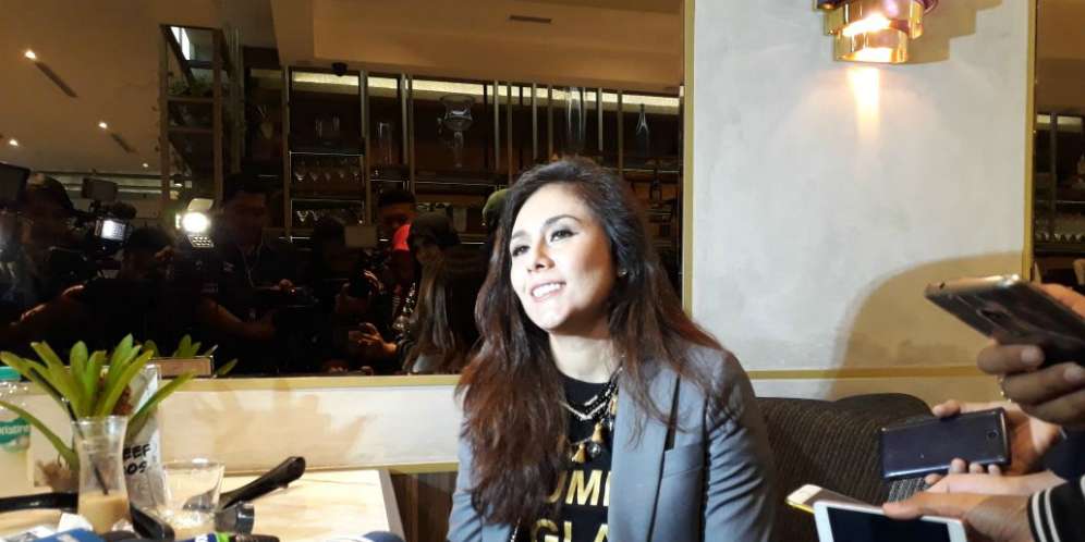 Wajah Kiri Wulan Guritno Bengkak, Operasi Plastik?