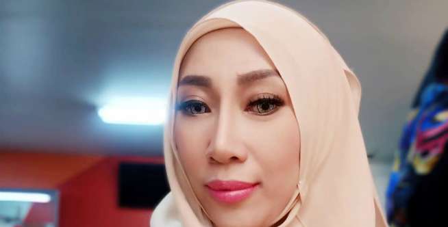 Berhijab, Dewi Sanca Bikin Netizen Terpesona