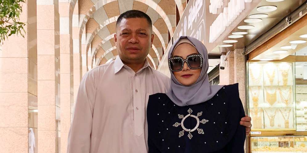 Intip Gaya Krisdayanti Saat Umroh, Tetap Glamor