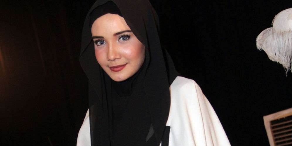Penampilan Zaskia Sungkar Saat Ikut Aksi Bela Palestina