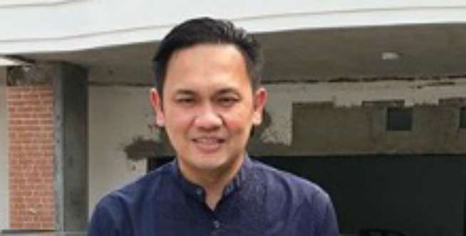 Terlihat Sering Bersama, Farhat Abbas & Nia Daniaty Rujuk?