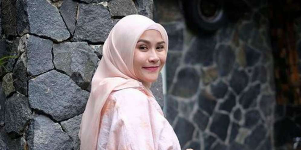 Makeup Sebelum Melahirkan Jadi Tren, Apa Alasannya?