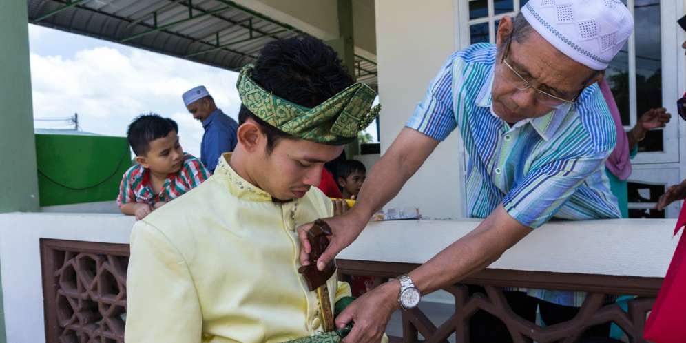 Pilu, Pria Ini Tunggu Mempelai Wanita yang Tak Pernah Datang