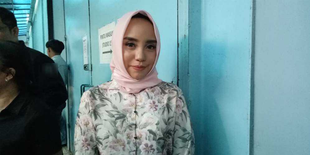 Tak Lagi Berbusana Syar'i, Alasan Salmafina Mengejutkan