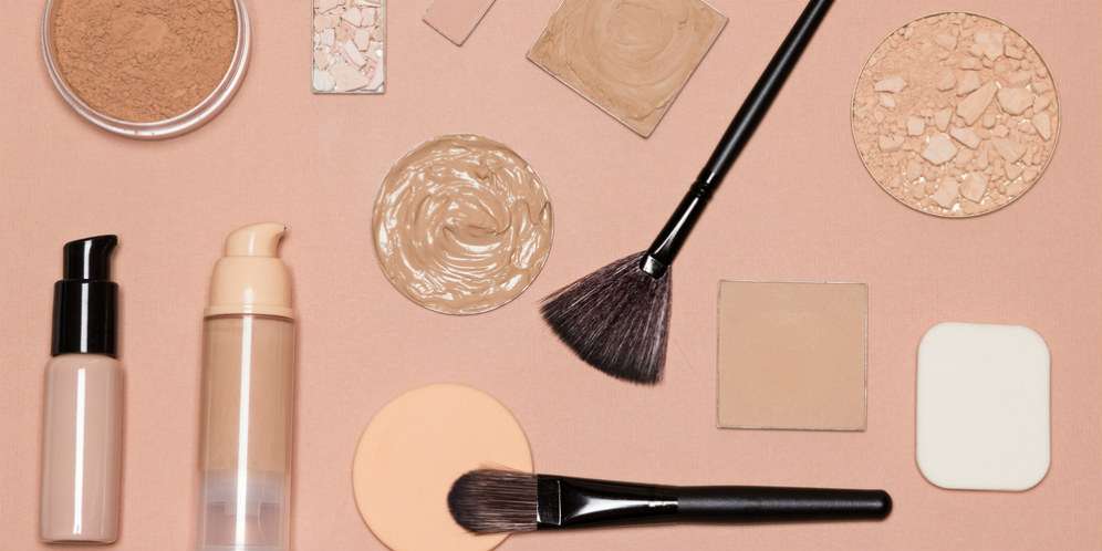 Alasan Pentingnya Punya Dua Foundation dalam Tas Makeup