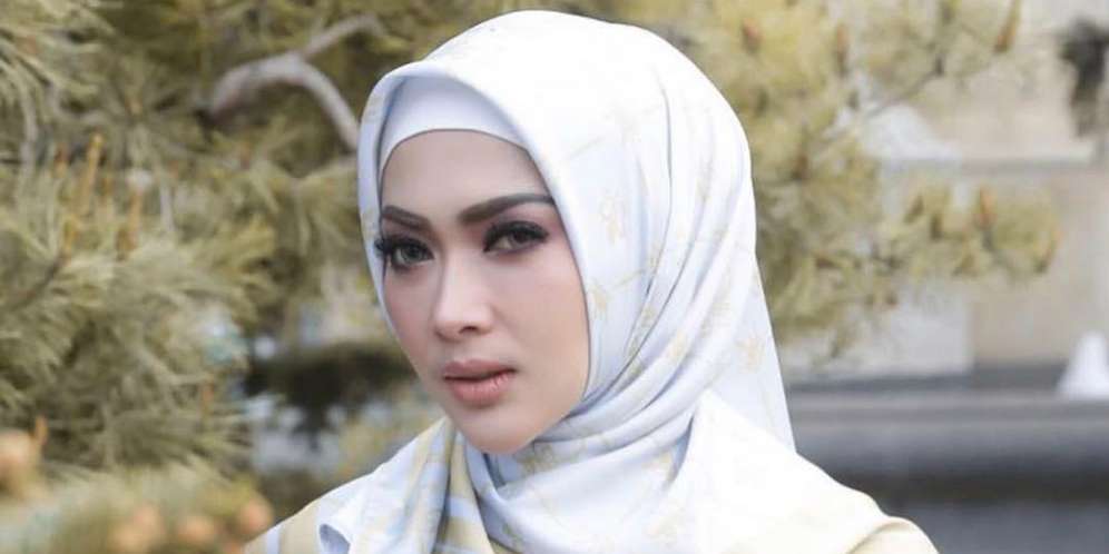 Heboh Foto Syahrini Tanpa Editan, Wajah Mulus Tanpa Pori-pori!