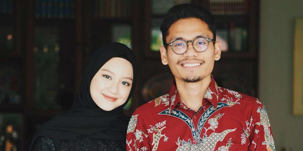 Alasan Gita Savitri Tunangan Tak Pakai Kebaya dan Serba Hitam