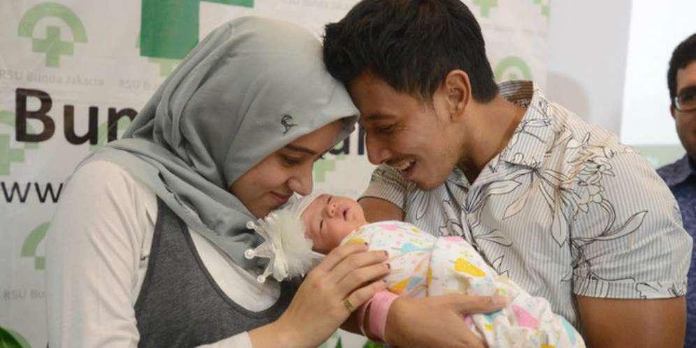 Lahir di Hari Pernikahan, Ini Nama Anak Fairuz dan Sonny