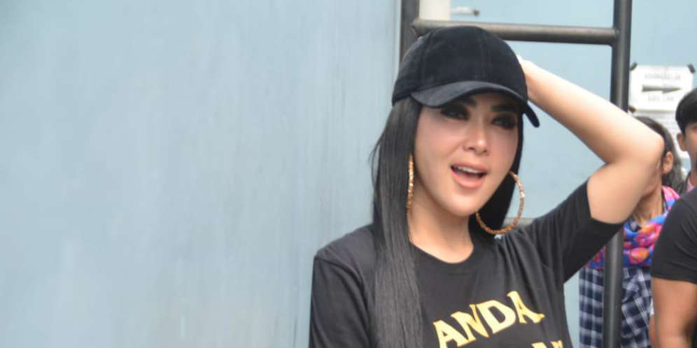 Diam-diam, Syahrini Penjarakan Dua Haters