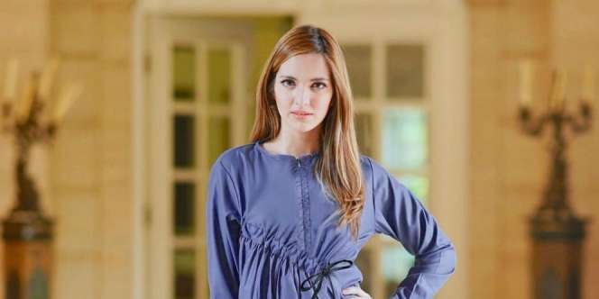 Pemotretan Bergaya Vintage, Nia Ramadhani Mirip Lady Diana