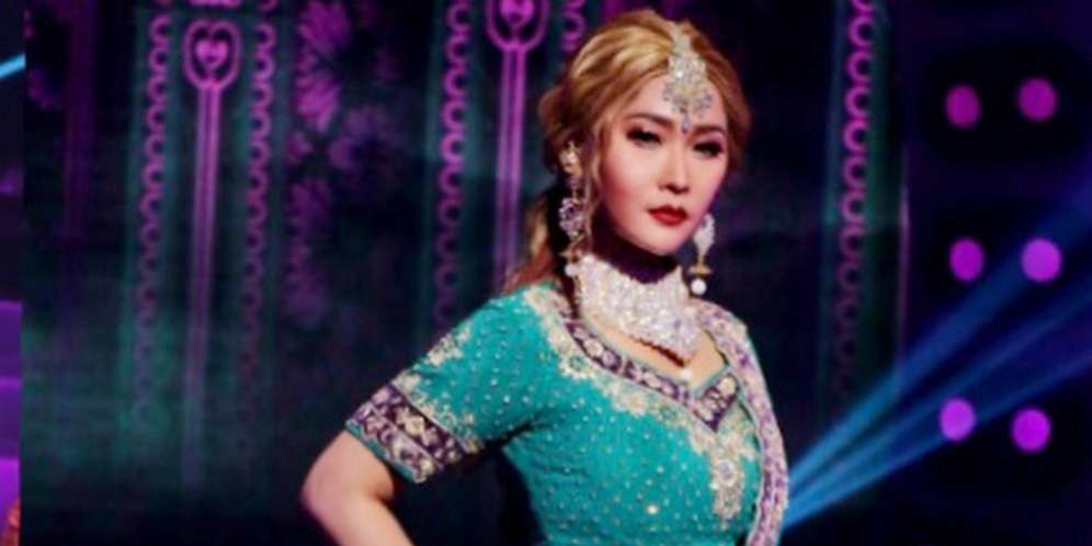 Inul Daratista Beber Honor Para Penyanyi Dangdut