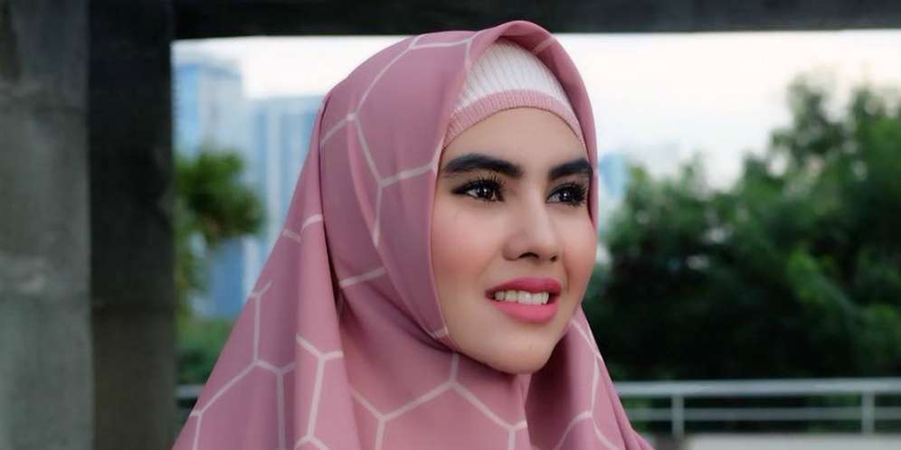 Dicibir Alis Tebal, Ini Bukti Kartika Putri Tetap Memesona