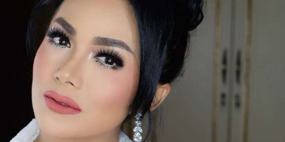 Koleksi Sandal Santai Krisdayanti, Harganya Bikin Jantungan