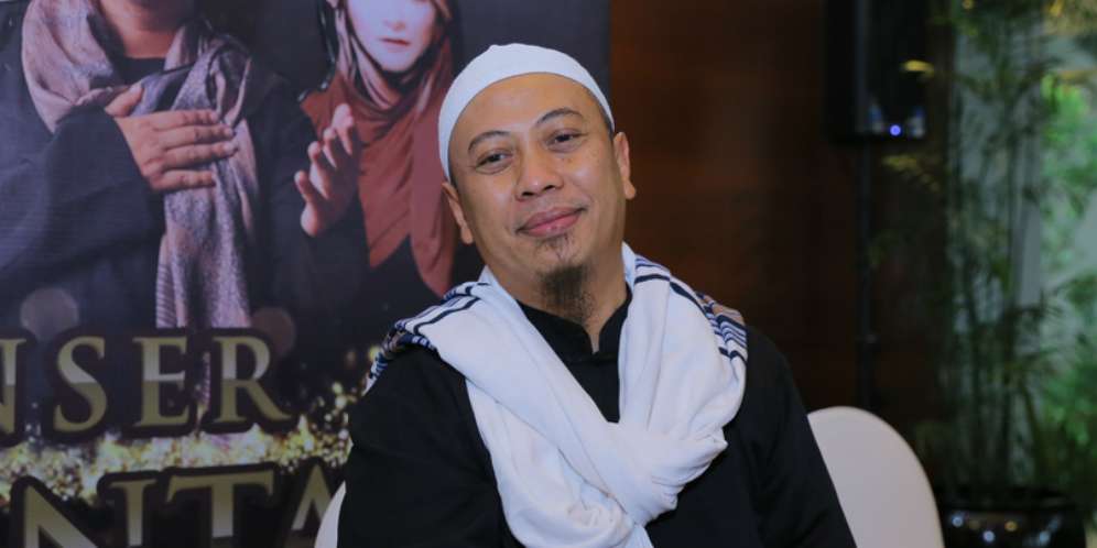 Jawaban Opick Soal Jalan Bareng Wanita Bercadar