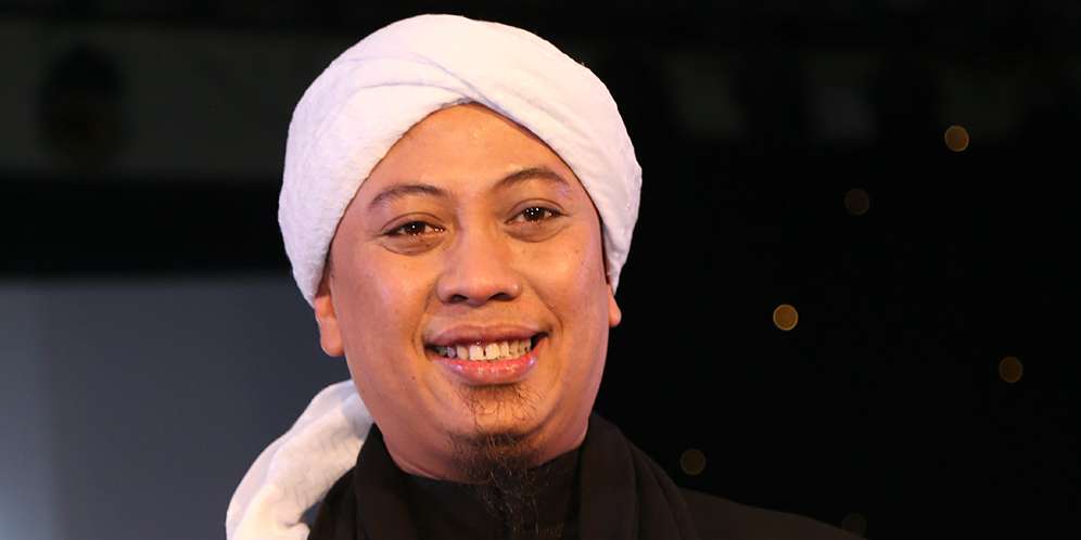 Bukan Yulia Mochamad, Siapa Wanita Bercadar Bersama Opick?