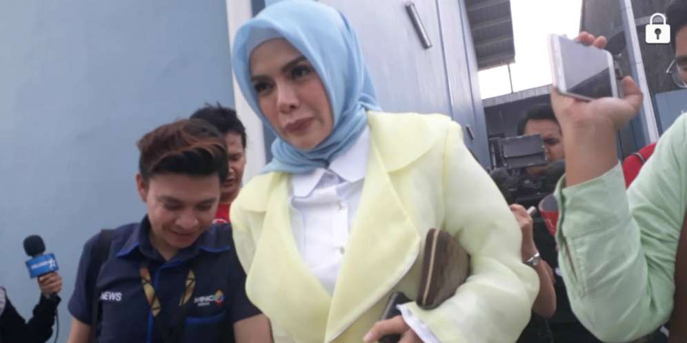 Berhijab, Foto-foto Seksi Nikita Mirzani di Instagram Hilang