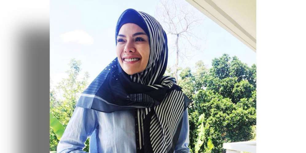 2 Gaya Fashion Hijab Nikita Mirzani Ini Bisa Ditiru