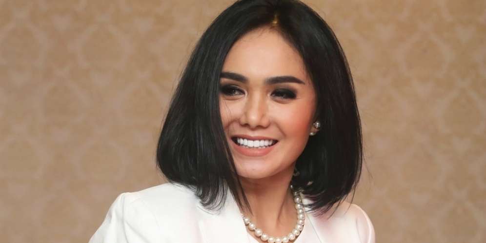 Foto Seksi Yuni Shara Jepretan Gading Marten Bikin Geger