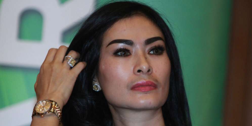 Jawaban Emosional Iis Dahlia untuk Fatin