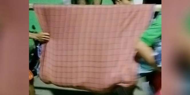 Tak Dipinjami Ambulans, Jenazah Terpaksa Ditandu Sarung