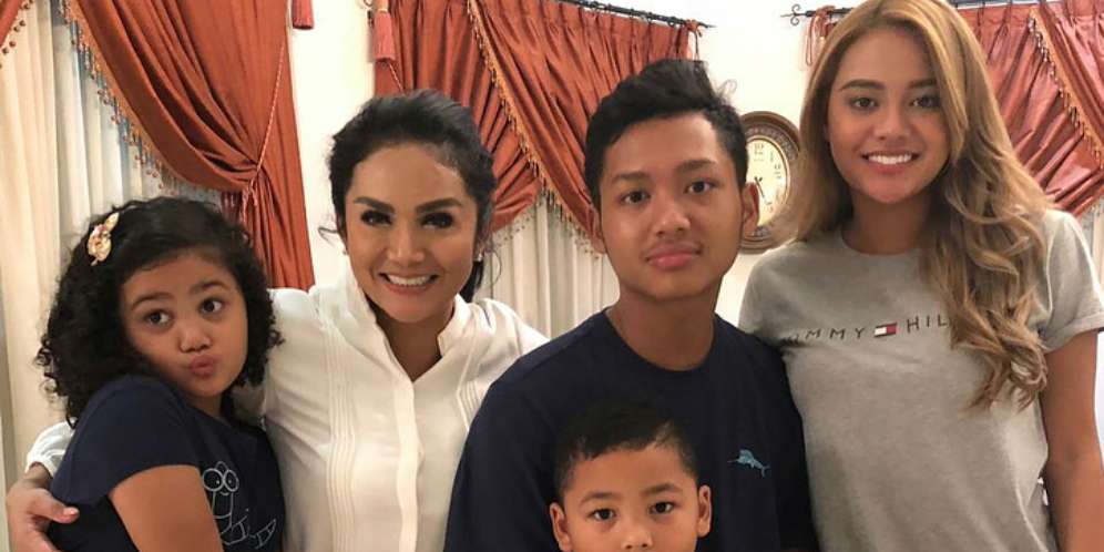 Ternyata Dia Adalah...