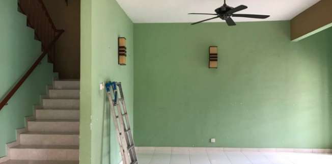 Dengar Bunyi Ramai di Lantai Atas