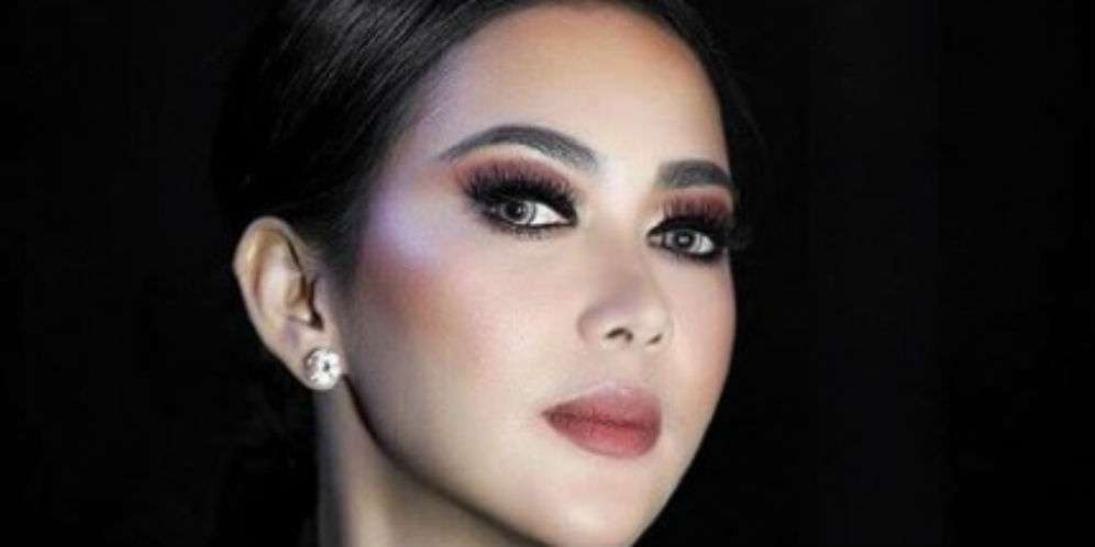 Pasang Foto Lagi `Disembah`, Syahrini Disentil di Sosmed