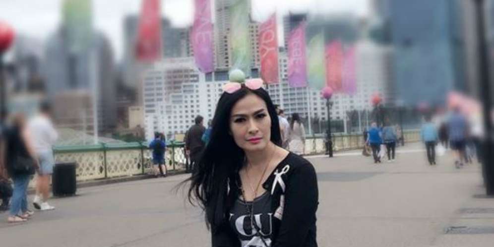 Iis Dahlia: Saya Dibayar....