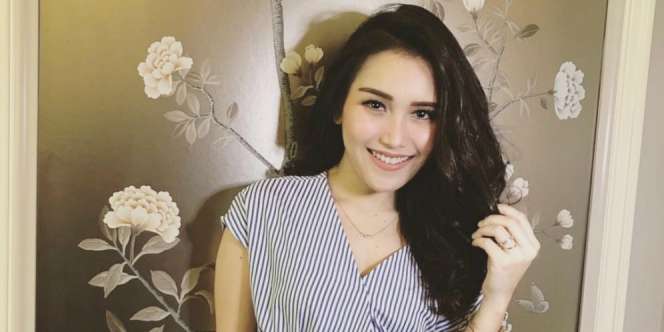Bergaun Princess, Ayu Ting Ting Dipuji Cinderellanya Indonesia
