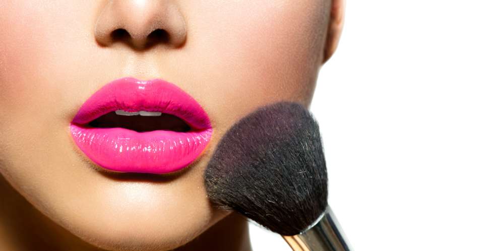 Membersihkan Eyeliner