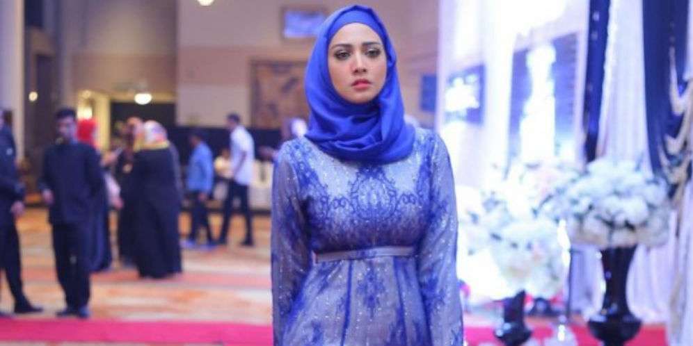 Artis Cantik Baju Biru Itu Didoakan Dapat Hidayah