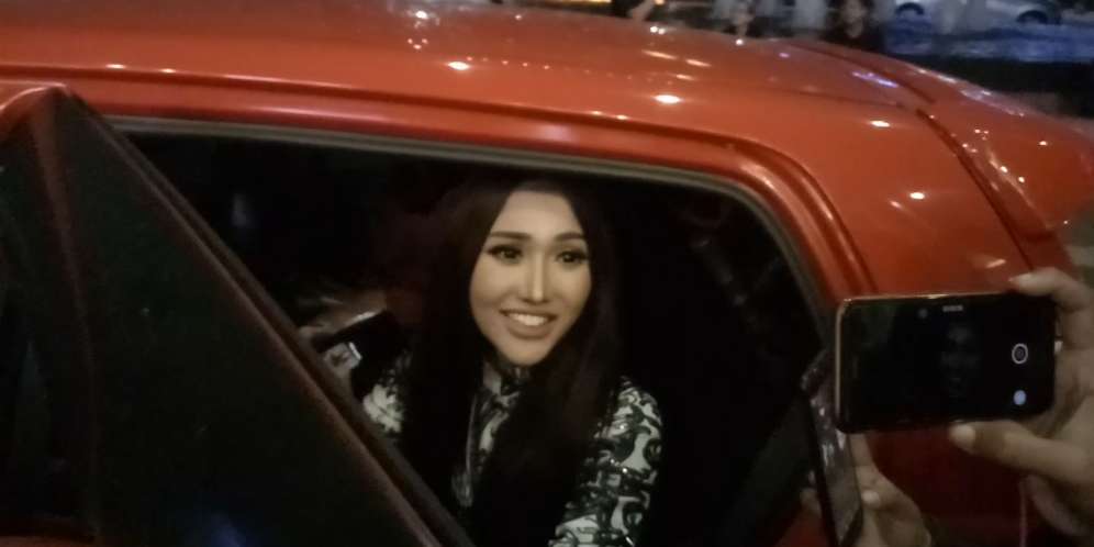 Lucinta Luna Mengaku Wajahnya Mirip BCL, Lihat Fotonya