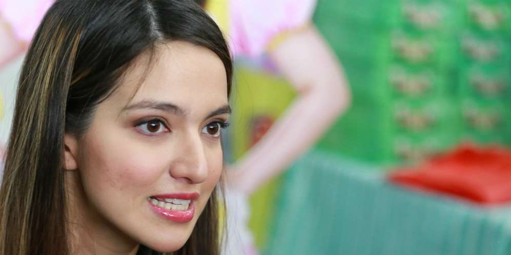 Makeup ala Kadar, Wajah Nia Terlihat Begini