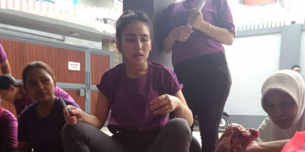 Foto Ayu Ting Ting Lomba Makan Kerupuk Dihujat Netizen