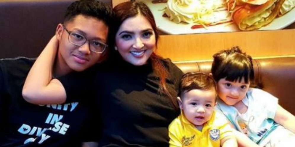 Lucunya Aksi Arsy Hermansyah Jadi Guru Mengaji