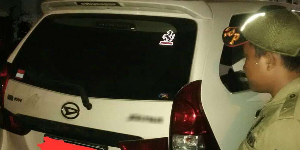 Mulai Sepi dan Gelap, Si Pasangan Tak Tahan Lagi