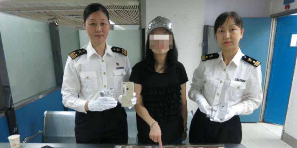 Cara Wanita Selundupkan 102 iPhone Bikin Geleng Kepala