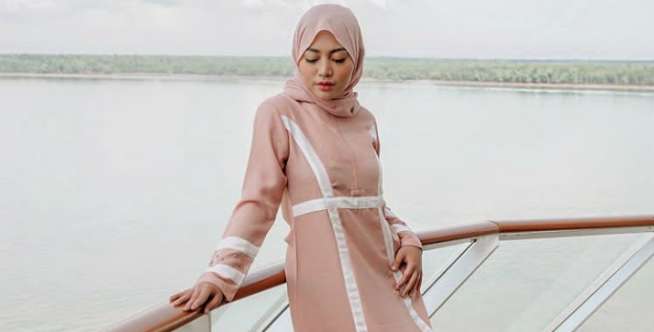 Anggun dengan Gamis