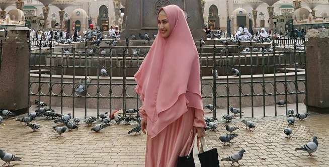 1. Simpel dengan Warna Senada