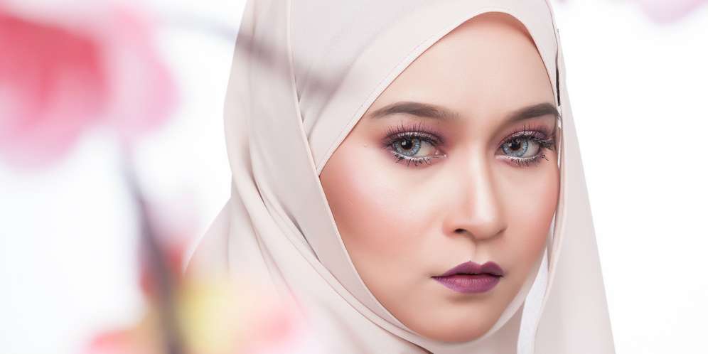 Mengkonsumsi Air