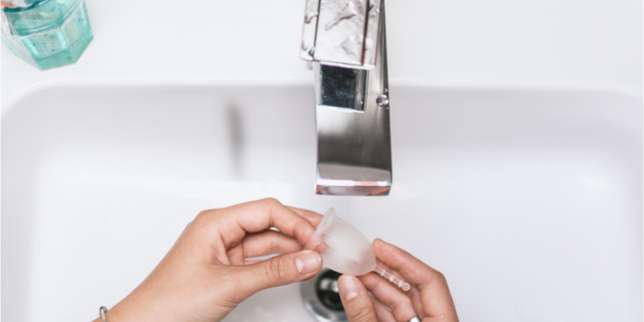 Cara Mengeluarkan Menstrual Cup