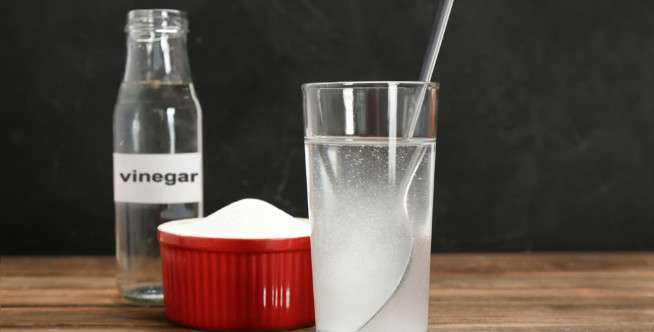 Menggunakan Cuka dan Garam