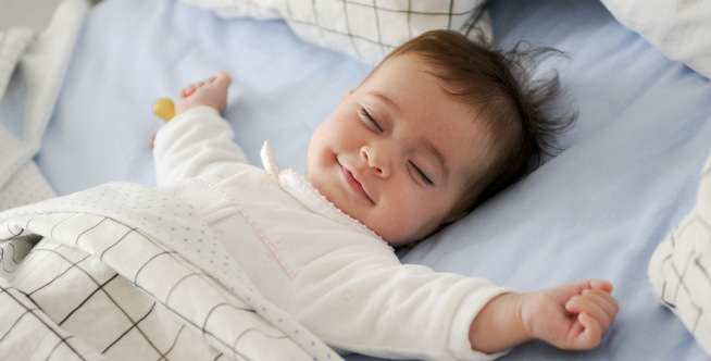 Bayi Suka Tersenyum Saat Tidur, Ini Sebabnya