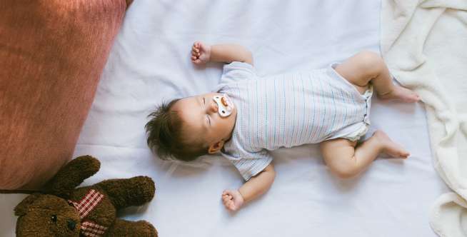 Bagaimana Tidur Membuat Bayi Tersenyum?