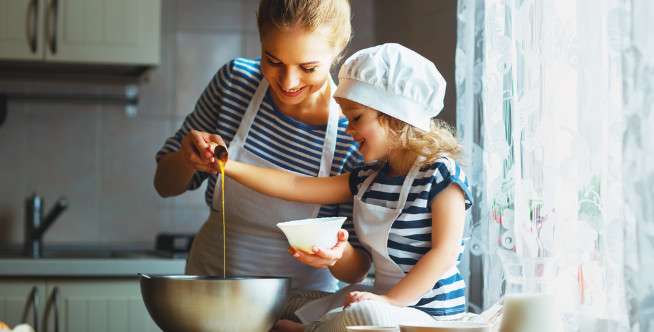 Buat Makanan jadi Menarik dan Libatkan Anak ketika Memasak
