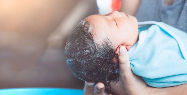 Cara Memandikan Bayi Baru Lahir