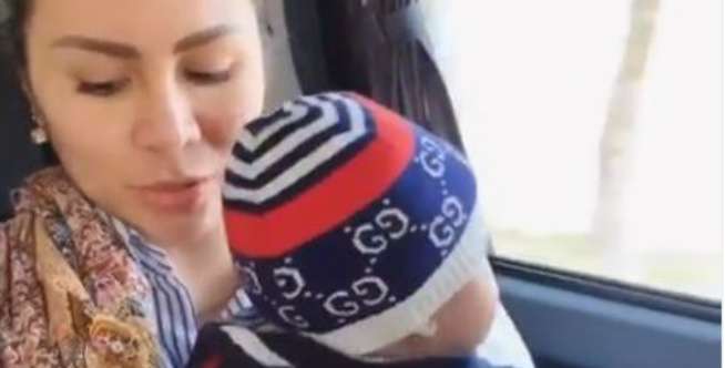 Lihat Video Briel dengan Gucci dan Kain Jarik